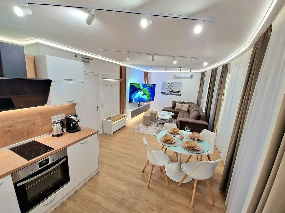 Luxury Apartment. 75 Inches Tv Βάρνα
