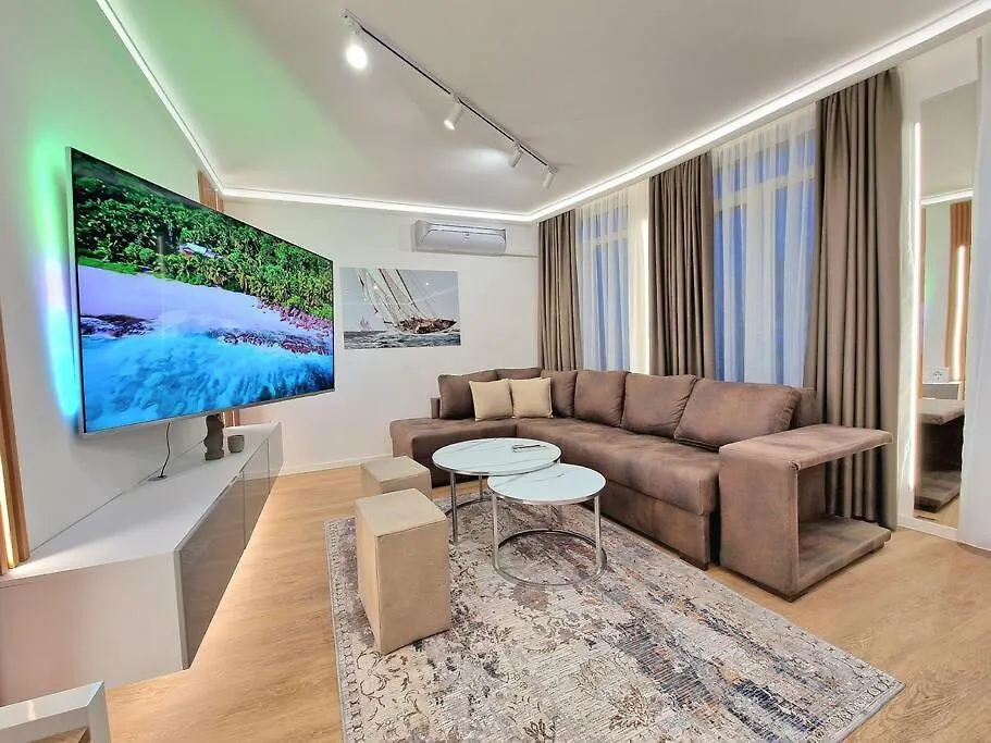 Επικοινωνία με το Luxury Apartment. 75 Inches Tv