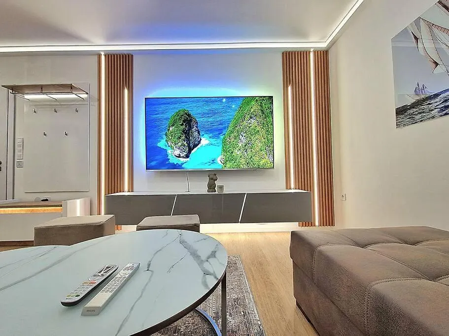 Luxury Apartment. 75 Inches Tv Varna Apartment