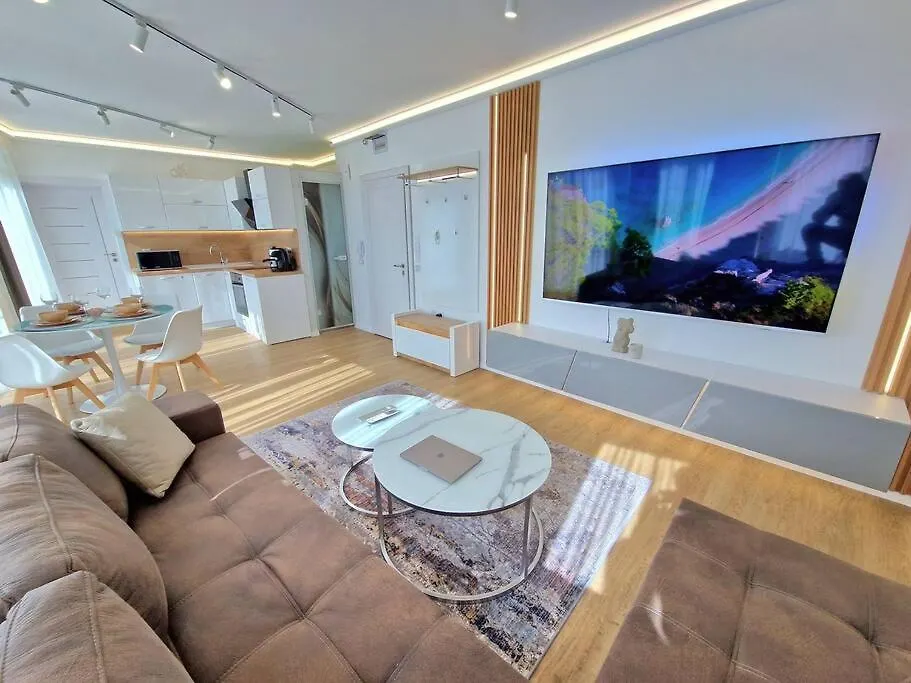 Luxury Apartment. 75 Inches Tv Varna