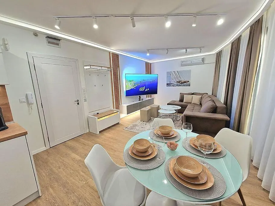 Luxury Apartment. 75 Inches Tv Varna 0*,